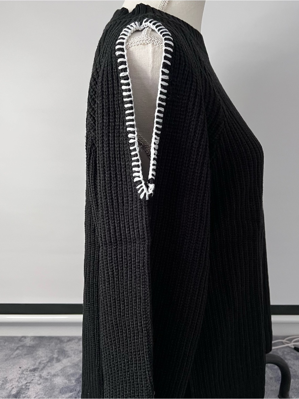 Black White Cold Shoulder Sweater Size XL NWOT
